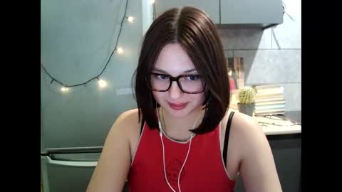 Bella dont forget thumbs up online show from December 2025 11:04:02 AM