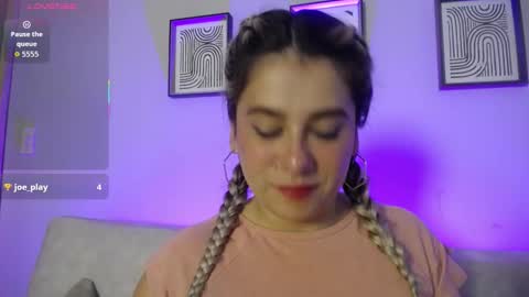 Snapshot of sweet_bella_valery_ chatting on November 2025 11:26:02 PM Bella Valery online show from November 2025 11:26:02 PM