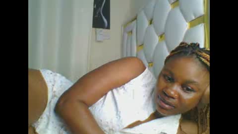 Snapshot of sweet_blackgal chatting on December 2024 11:46:02 PM Lavie online show from December 2024 11:46:02 PM