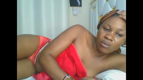 Snapshot of sweet_blackgal chatting on December 2024 01:11:02 AM Lavie online show from December 2024 01:11:02 AM