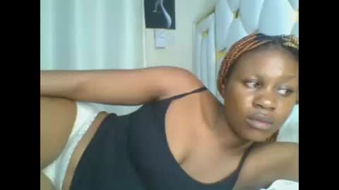 Snapshot of sweet_blackgal chatting on December 2024 11:21:01 PM Lavie online show from December 2024 11:21:01 PM