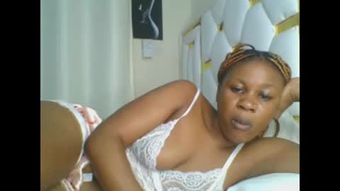 Snapshot of sweet_blackgal chatting on December 2024 01:13:01 AM Lavie online show from December 2024 01:13:01 AM