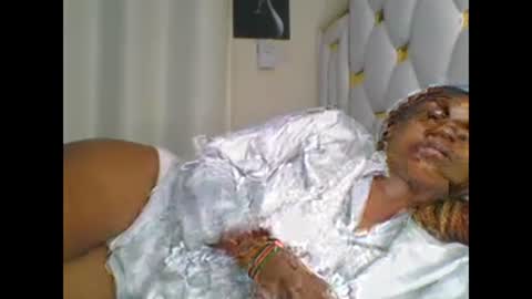 Snapshot of sweet_blackgal chatting on January 2025 11:18:01 PM Lavie online show from January 2025 11:18:01 PM