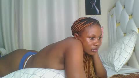 Snapshot of sweet_blackgal chatting on January 2025 12:18:01 AM Lavie online show from January 2025 12:18:01 AM