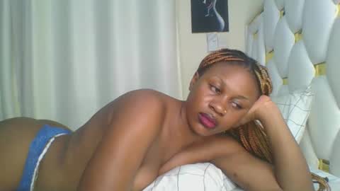 Snapshot of sweet_blackgal chatting on January 2025 03:28:02 AM Lavie online show from January 2025 03:28:02 AM