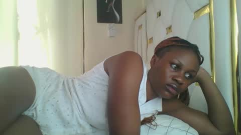 Snapshot of sweet_blackgal chatting on January 2025 01:48:01 PM Lavie online show from January 2025 01:48:01 PM