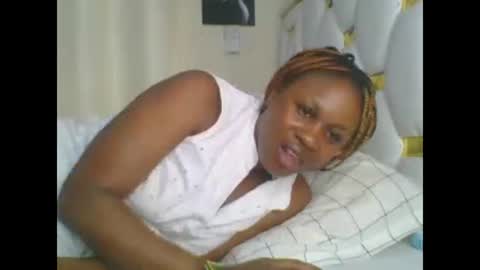 Snapshot of sweet_blackgal chatting on January 2025 05:01:02 AM Lavie online show from January 2025 05:01:02 AM