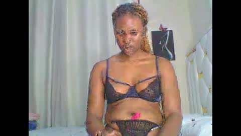 Snapshot of sweet_blackgal chatting on January 2025 07:10:01 PM Lavie online show from January 2025 07:10:01 PM