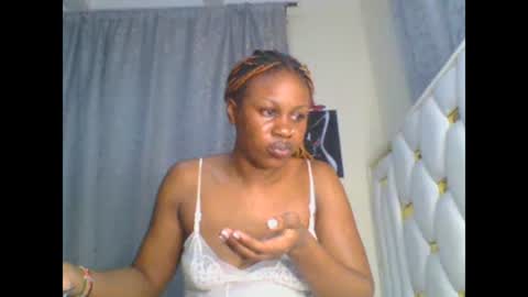 Snapshot of sweet_blackgal chatting on January 2025 09:28:01 PM Lavie online show from January 2025 09:28:01 PM