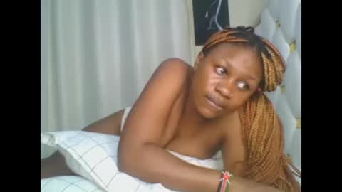 Snapshot of sweet_blackgal chatting on January 2025 02:33:01 AM Lavie online show from January 2025 02:33:01 AM