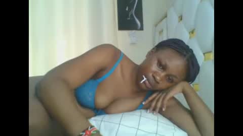 Snapshot of sweet_blackgal chatting on January 2025 12:01:01 PM Lavie online show from January 2025 12:01:01 PM