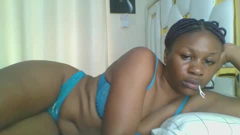 Snapshot of sweet_blackgal chatting on January 2025 05:11:02 AM Lavie online show from January 2025 05:11:02 AM