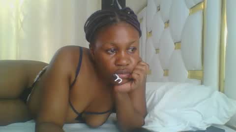 Snapshot of sweet_blackgal chatting on February 2025 02:24:01 PM Lavie online show from February 2025 02:24:01 PM
