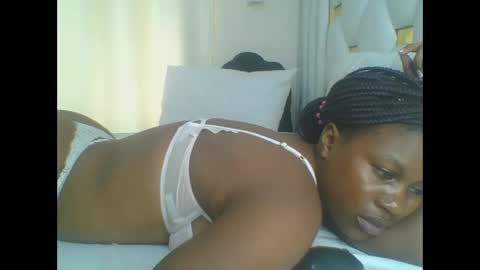 Snapshot of sweet_blackgal chatting on February 2025 09:15:01 AM Lavie online show from February 2025 09:15:01 AM