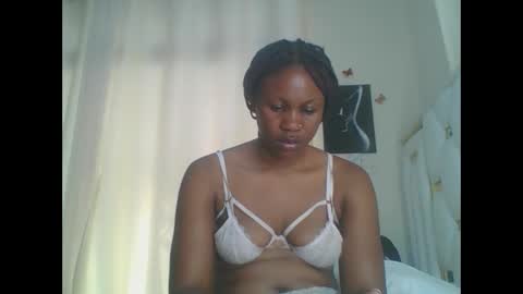 Snapshot of sweet_blackgal chatting on February 2025 12:17:01 PM Lavie online show from February 2025 12:17:01 PM