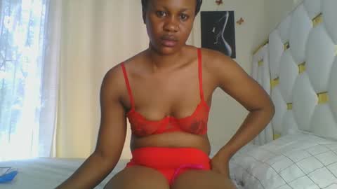 Snapshot of sweet_blackgal chatting on February 2025 08:48:01 AM Lavie online show from February 2025 08:48:01 AM