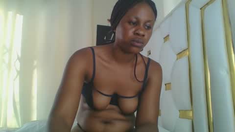Snapshot of sweet_blackgal chatting on February 2025 01:53:02 PM Lavie online show from February 2025 01:53:02 PM