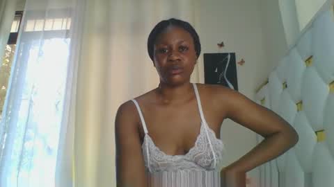 Snapshot of sweet_blackgal chatting on February 2025 07:50:01 AM Lavie online show from February 2025 07:50:01 AM