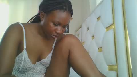 Snapshot of sweet_blackgal chatting on February 2025 02:01:01 PM Lavie online show from February 2025 02:01:01 PM