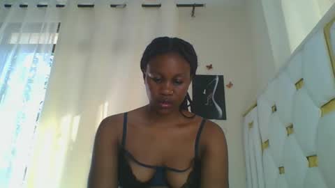 Snapshot of sweet_blackgal chatting on February 2025 12:59:02 PM Lavie online show from February 2025 12:59:02 PM
