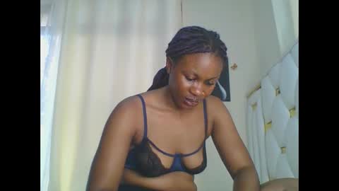 Snapshot of sweet_blackgal chatting on February 2025 07:11:02 AM Lavie online show from February 2025 07:11:02 AM