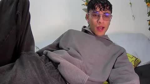 sweet_boy2224 online show from January 2026 10:58:02 PM