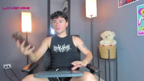 Snapshot of sweet_boysxss chatting on March 2026 08:20:02 PM Theo ithan leo online show from March 2026 08:20:02 PM