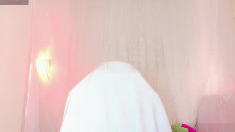 Snapshot of sweet_carine chatting on May 2026 05:54:02 PM camil online show from May 2026 05:54:02 PM