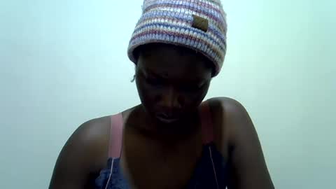 Snapshot of sweet_cherie1 chatting on August 2026 04:37:01 AM sweet_cherie1 online show from August 2026 04:37:01 AM