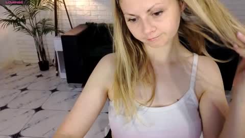 Snapshot of sweet_emily4u chatting on September 2025 06:18:01 AM Emily online show from September 2025 06:18:01 AM