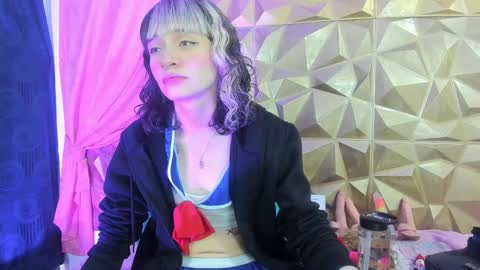Snapshot of sweet_emmili chatting on December 2024 12:18:02 PM emmili online show from December 2024 12:18:02 PM