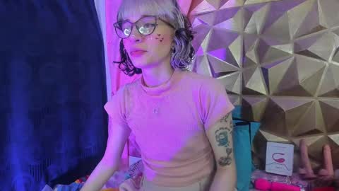 Snapshot of sweet_emmili chatting on December 2024 12:19:02 PM emmili online show from December 2024 12:19:02 PM