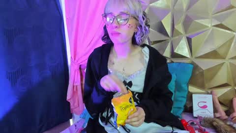 Snapshot of sweet_emmili chatting on December 2024 03:22:02 PM emmili online show from December 2024 03:22:02 PM