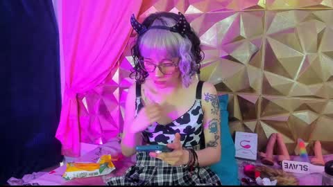 Snapshot of sweet_emmili chatting on December 2024 03:24:02 PM emmili online show from December 2024 03:24:02 PM