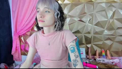 Snapshot of sweet_emmili chatting on January 2025 12:18:01 PM emmili online show from January 2025 12:18:01 PM
