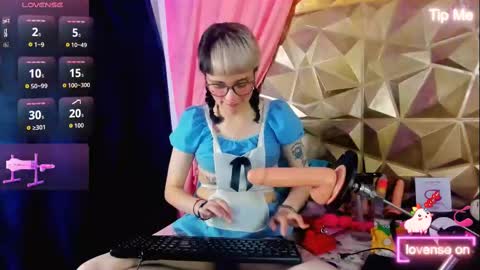  emmili  online show from October 2025 12:45:02 PM