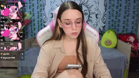 Alice online show from February 2025 04:01:02 AM