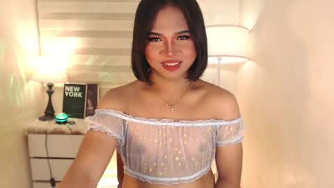 Snapshot of sweet_hoelly chatting on January 2025 10:17:01 PM Slutty Shannel online show from January 2025 10:17:01 PM