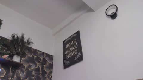 Snapshot of sweet_kitty2000 chatting on February 2025 07:24:02 AM Alesy online show from February 2025 07:24:02 AM