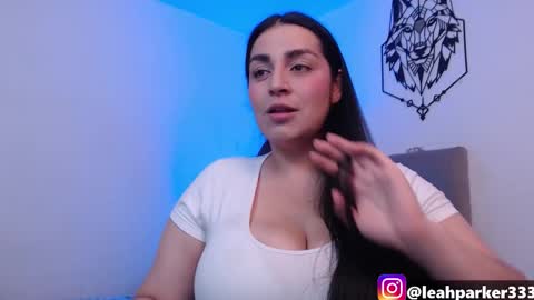 Snapshot of sweet_leah33 chatting on October 2025 06:43:01 PM Leah online show from October 2025 06:43:01 PM