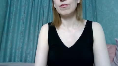 sweet_lilbunny online show from February 2026 03:40:02 PM