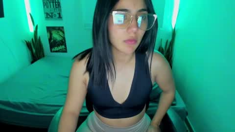 Lina online show from April 2026 10:38:01 PM