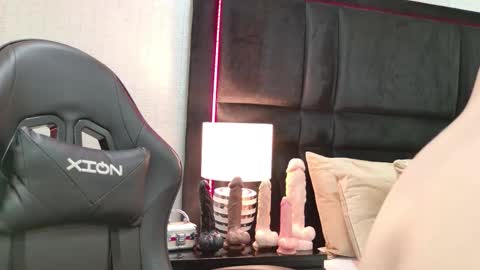 Luciana online show from November 2025 08:30:01 PM