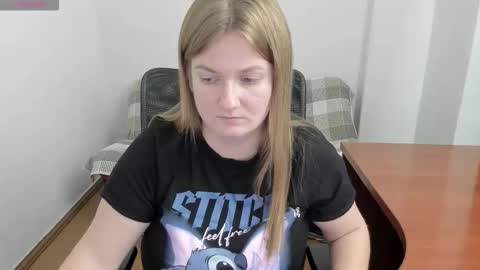 Snapshot of sweet_melody_of_ur_heart chatting on October 2025 04:27:01 PM Mila online show from October 2025 04:27:01 PM