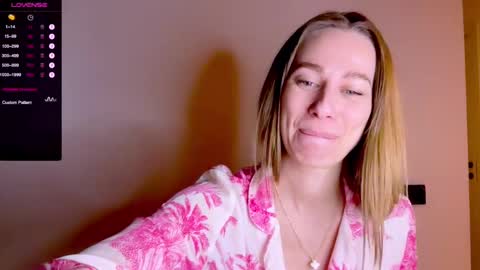 Snapshot of sweet_mia_91 chatting on March 2025 03:59:01 PM Mia online show from March 2025 03:59:01 PM
