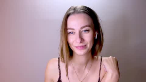 Snapshot of sweet_mia_91 chatting on March 2025 03:45:02 PM Mia online show from March 2025 03:45:02 PM
