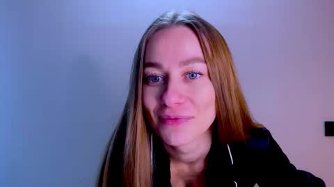 Mia online show from October 2025 11:21:02 AM