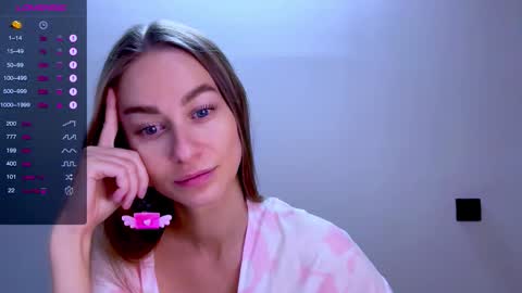 Mia online show from November 2025 11:34:02 AM