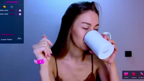 Mia online show from April 2026 10:57:02 AM