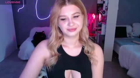 Snapshot of sweet_nicole_333 chatting on May 2026 08:42:01 AM sweet_nicole_333 online show from May 2026 08:42:01 AM